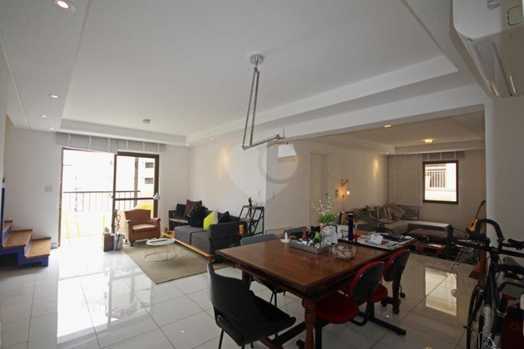 MAISON DE VERSAILLES