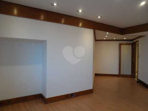 Centro Empresarial Vari