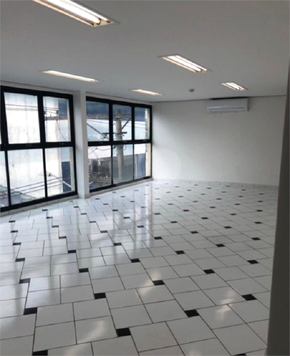 CONJUNTO COMERCIAL EM SANTO AMARO