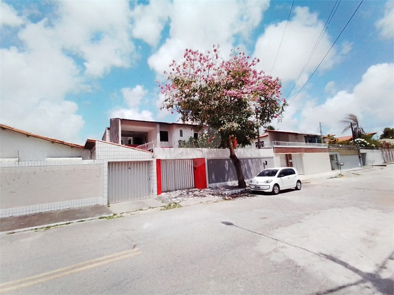 Casas à venda na Avenida Edilson Brasil Soares em Fortaleza, CE