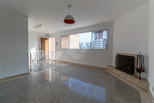 MANSÃO DE PINHEIROS