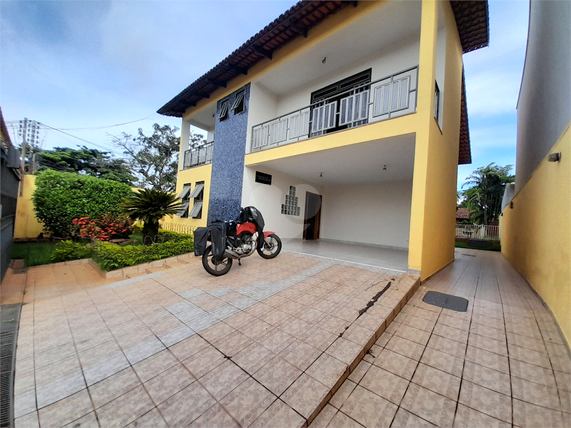 Casa à venda com 8 Quartos, Condomínio Rio Branco, Goiânia - R