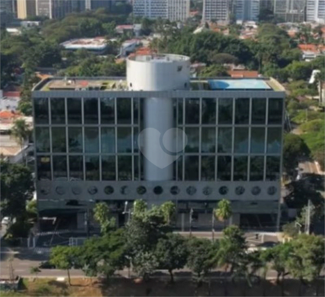 EDIFICIO QUADRA HUNGRIA