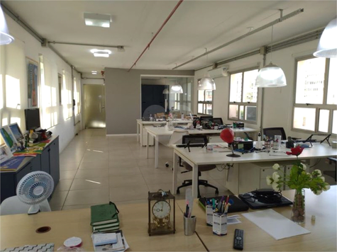 Edificio Pamplona Personal Office Building