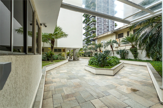 ADRIANA MARGARIDA PRESTES MAIA FERNANDES