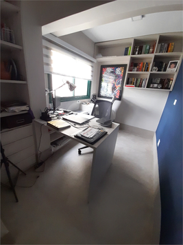 Santana's Contemporary Free Home