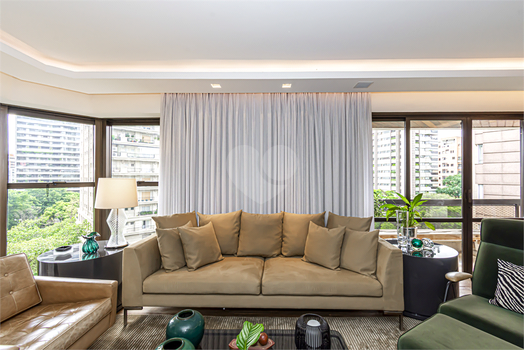 MAISON SAINT LAURENT