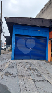 Frente para Rua Cachoeira