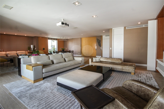 ALAMEDA DOS PINHEIROS