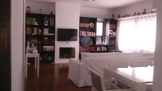 Sala com lareira