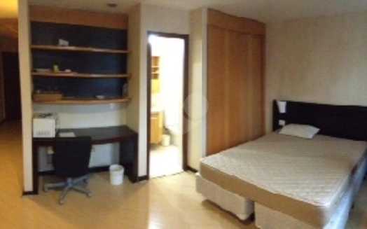EXECUTIVE FLAT ONE