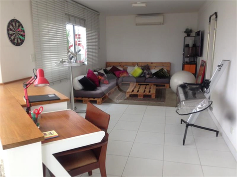 MAISON DE VERSAILLES