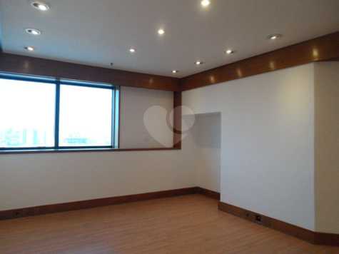 Centro Empresarial Vari