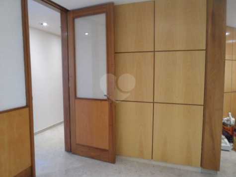 Centro Empresarial Vari