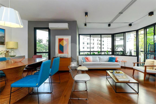 FOUR SEASONS BUILDING