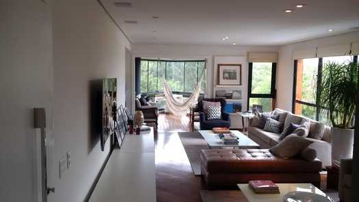 FOREST HILLS