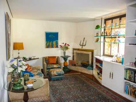TOWN HOUSE