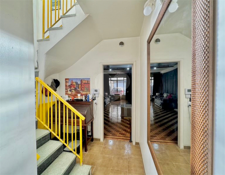 Passagem para a escada - Sobrado no brooklin