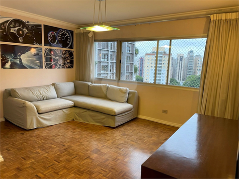 ADRIANA MARGARIDA PRESTES MAIA FERNANDES