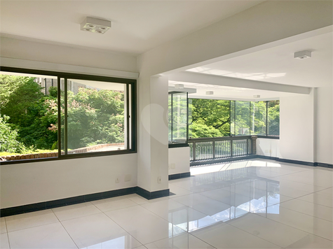GREEN FLAT