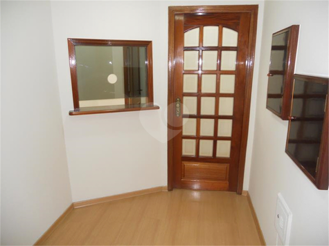 Condomínio Office Building