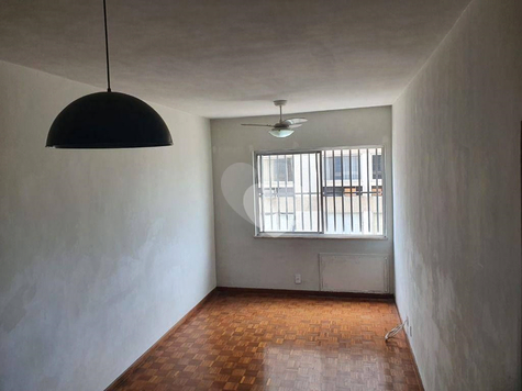 Condomínio dos Edificios Antares e Capela