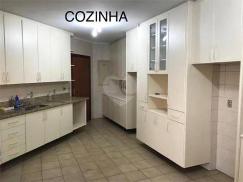 Thaís