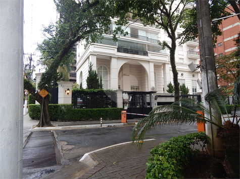 Condomínio Edifício Delacroix