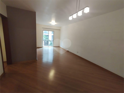 MANSÃO DE PINHEIROS