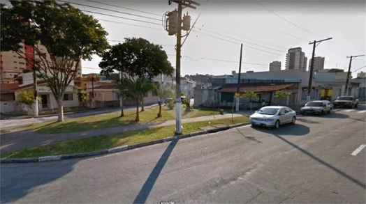 300m² com 2 frentes e área verde ao lado