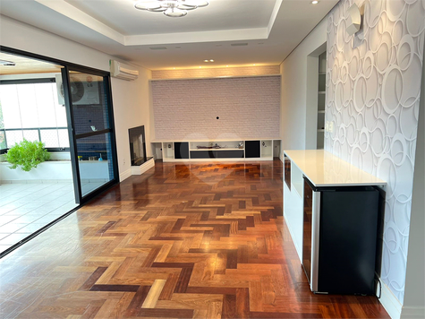 Ed Luisiania Boulevard